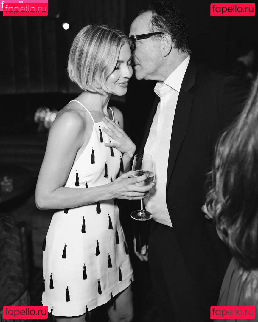 Julianne Hough Onlyfans Photo Gallery 