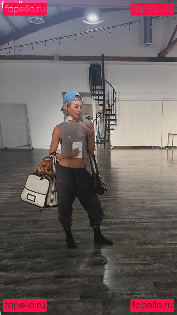 Julianne Hough Onlyfans Photo Gallery 