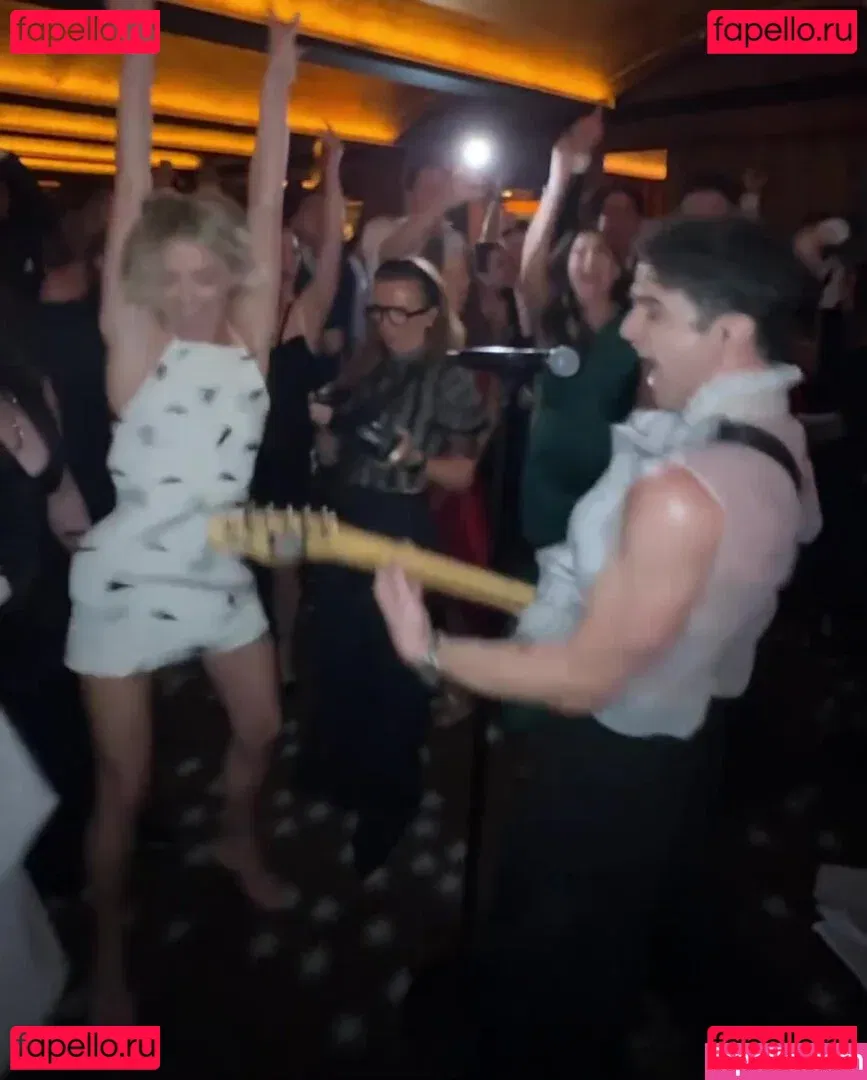 Julianne Hough Onlyfans Photo Gallery 