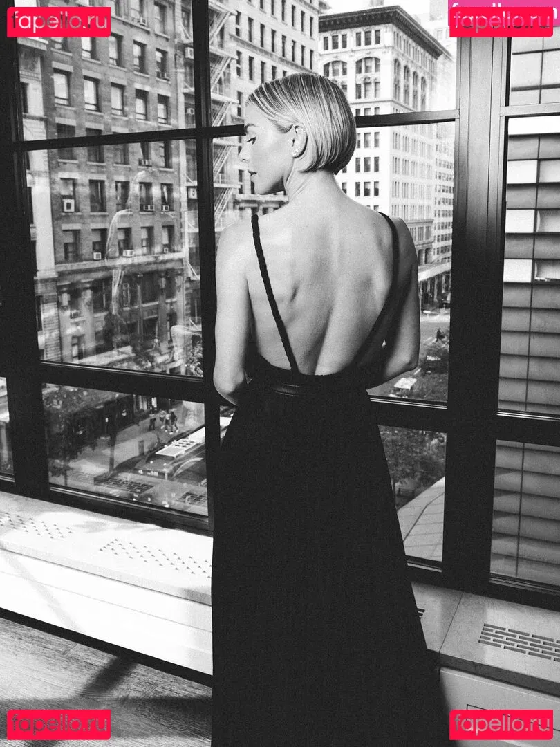 Julianne Hough Onlyfans Photo Gallery 