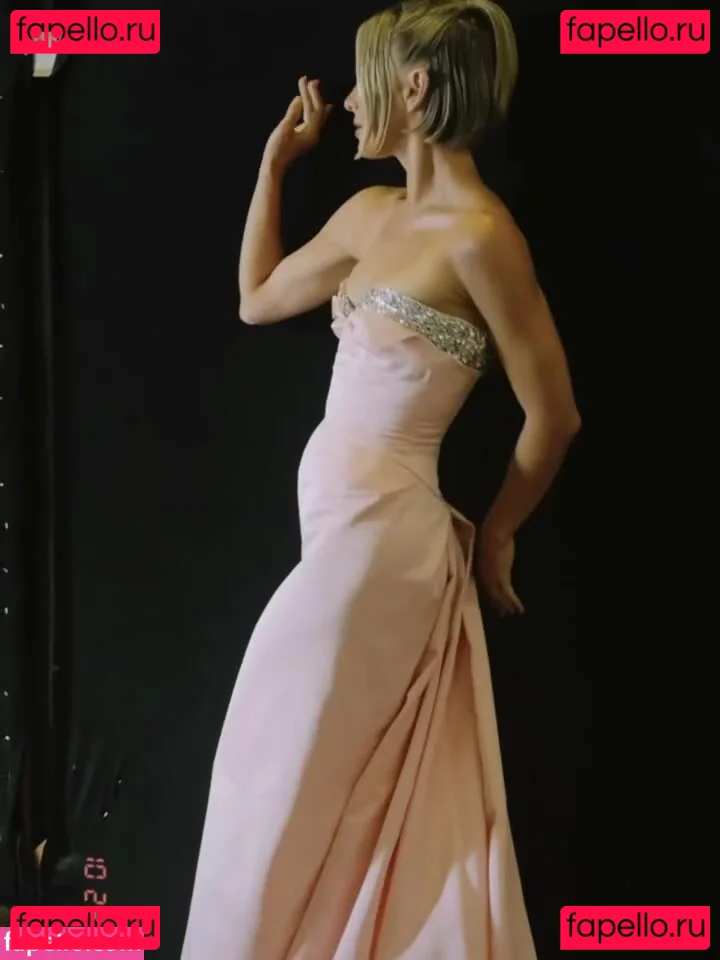 Julianne Hough Onlyfans Photo Gallery 