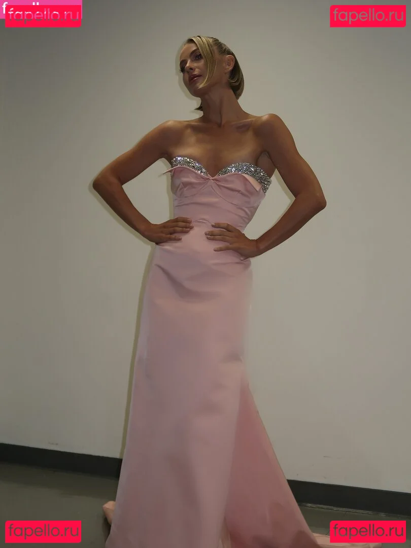 Julianne Hough Onlyfans Photo Gallery 