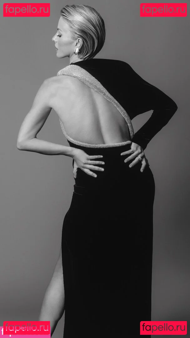 Julianne Hough Onlyfans Photo Gallery 