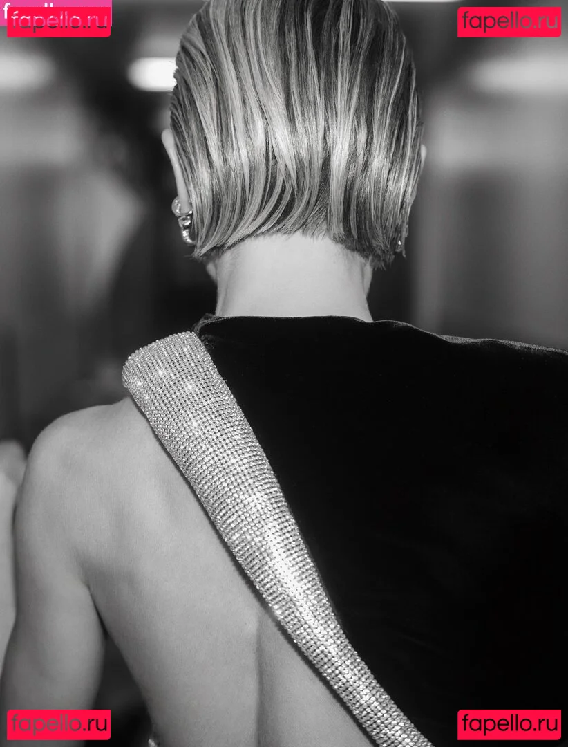 Julianne Hough Onlyfans Photo Gallery 