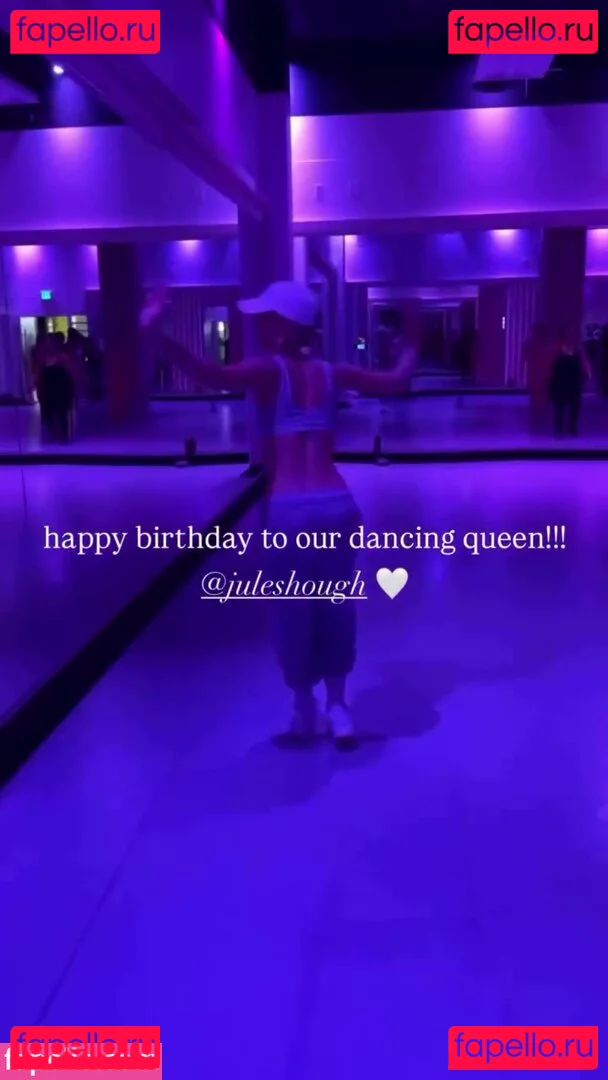 Julianne Hough Onlyfans Photo Gallery 