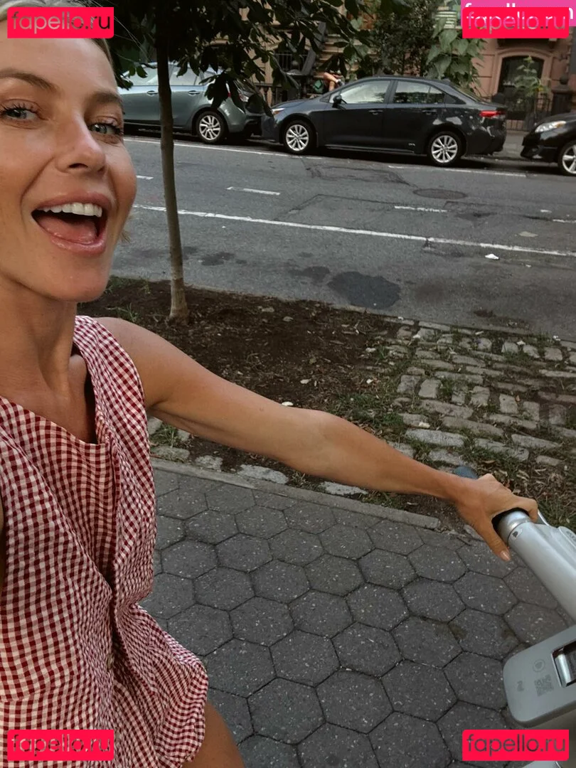 Julianne Hough Onlyfans Photo Gallery 