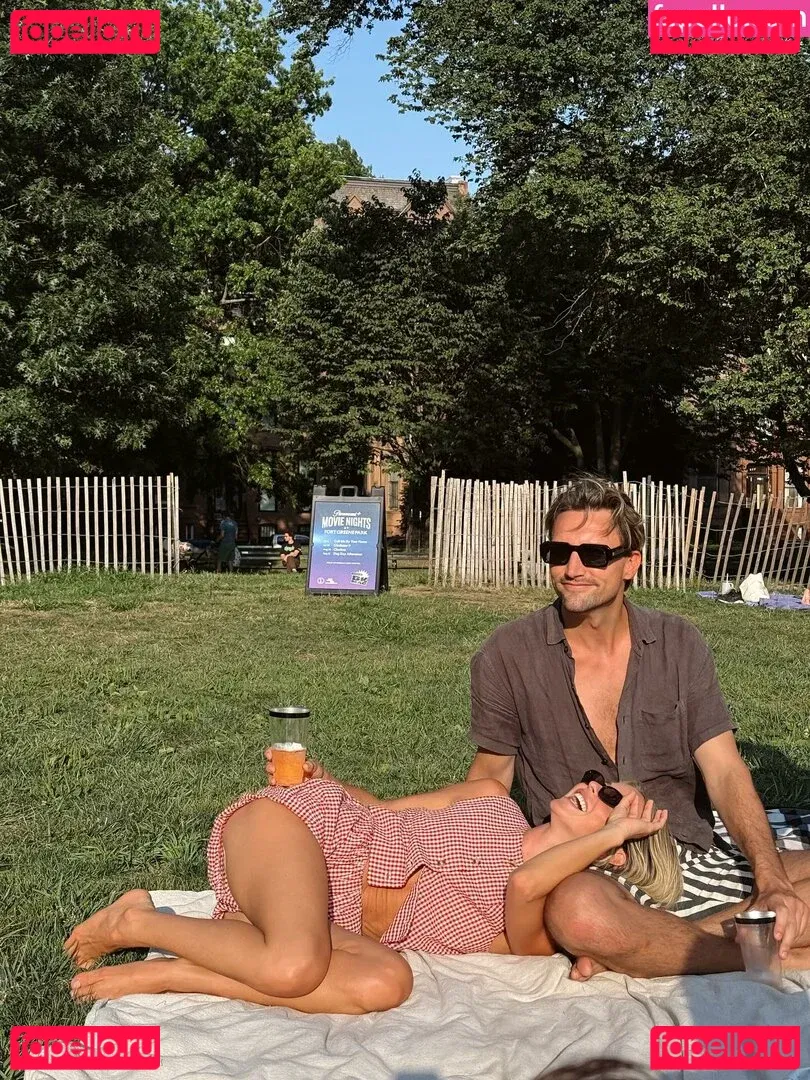 Julianne Hough Onlyfans Photo Gallery 