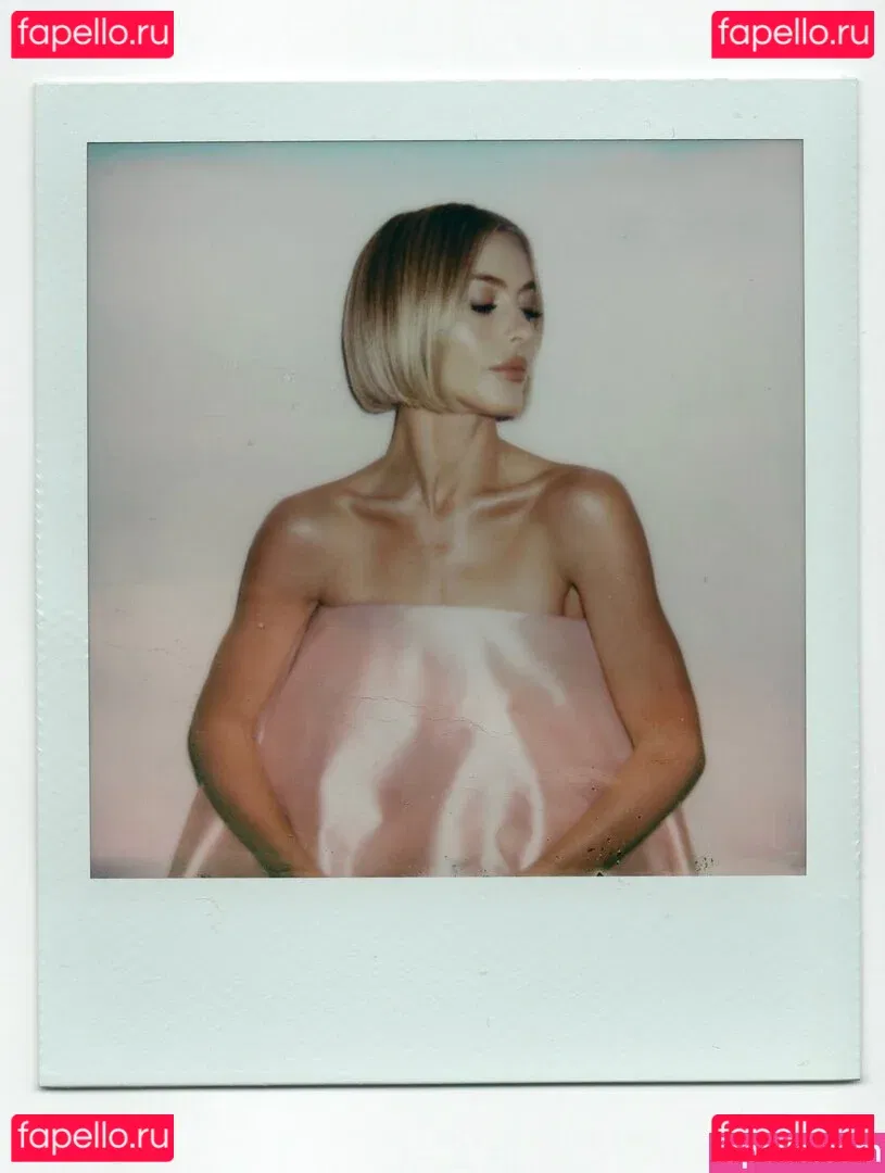 Julianne Hough Onlyfans Photo Gallery 