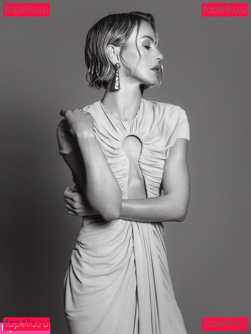 Julianne Hough Onlyfans Photo Gallery 