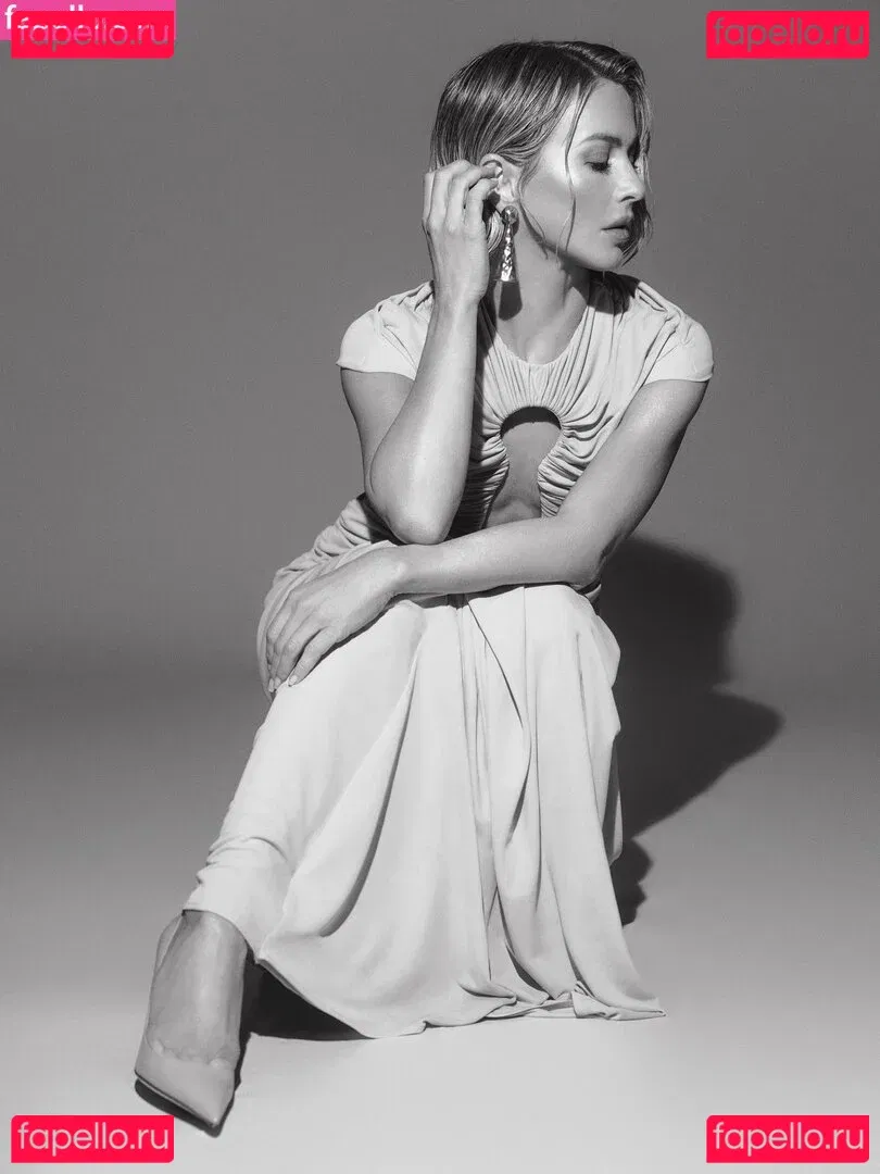 Julianne Hough Onlyfans Photo Gallery 