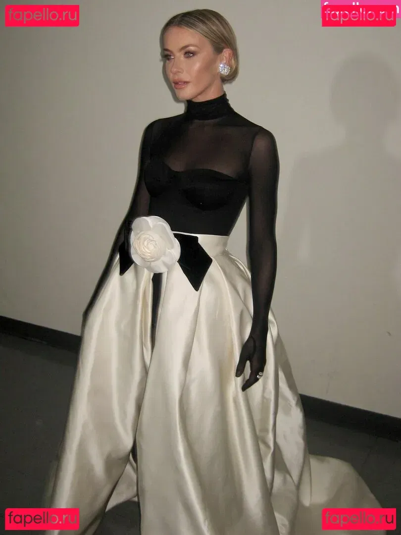 Julianne Hough Onlyfans Photo Gallery 