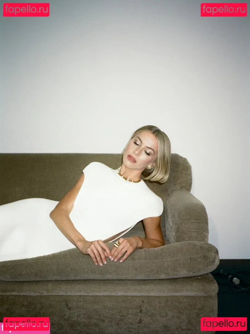 Julianne Hough Onlyfans Photo Gallery 