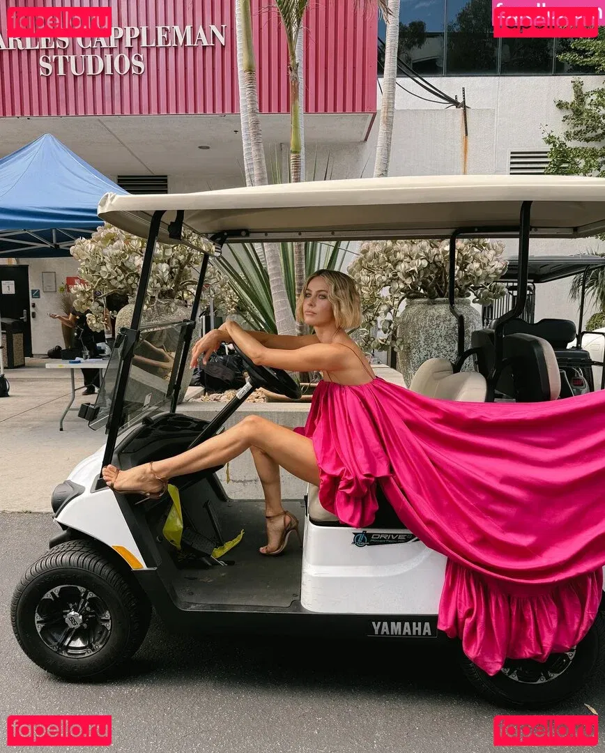 Julianne Hough Onlyfans Photo Gallery 