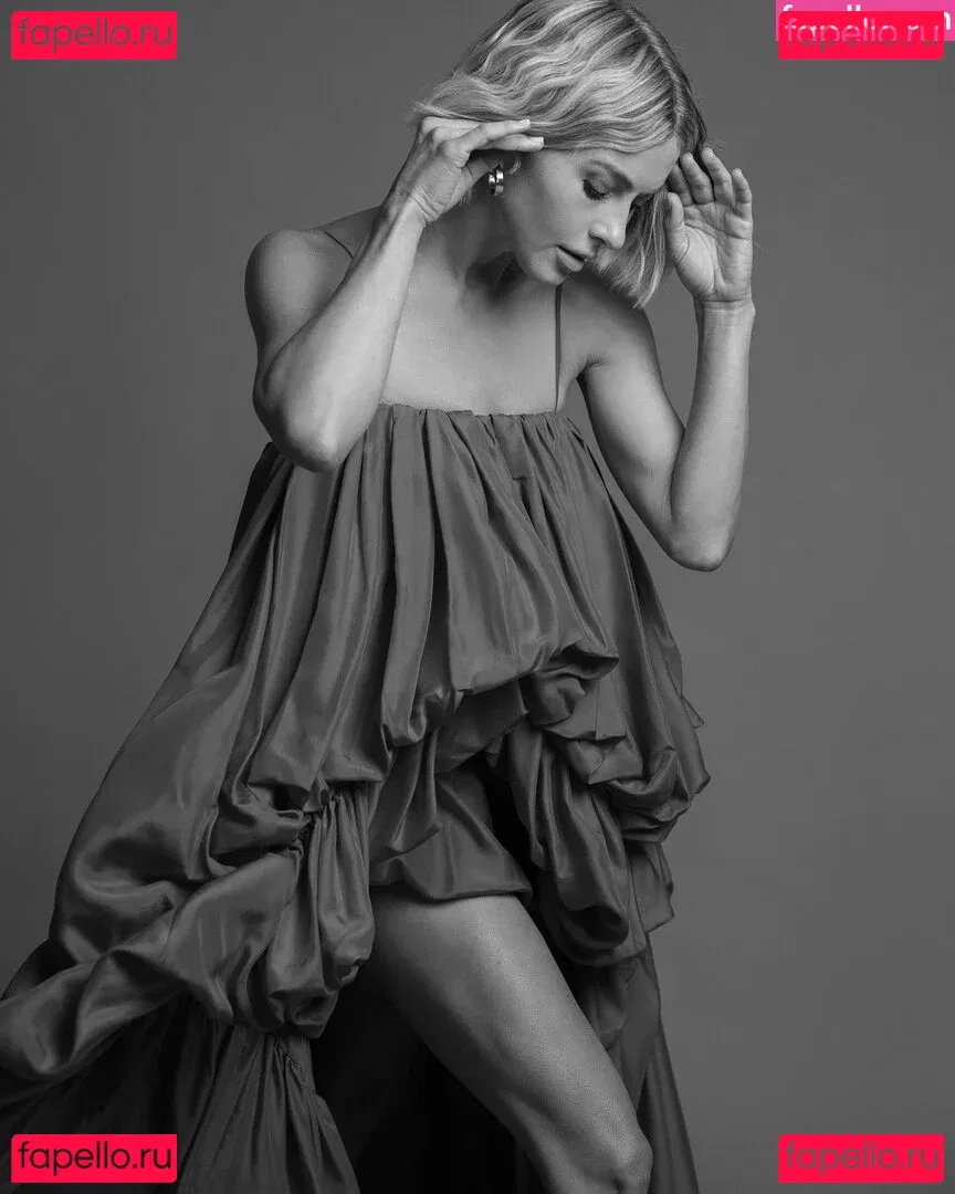 Julianne Hough Onlyfans Photo Gallery 