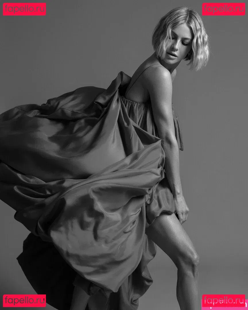 Julianne Hough Onlyfans Photo Gallery 