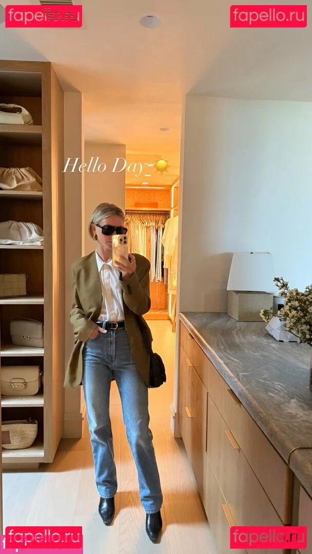 Julianne Hough Onlyfans Photo Gallery 