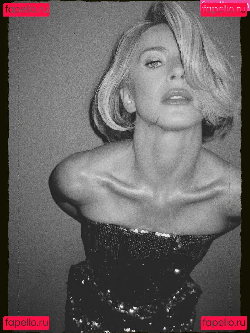 Julianne Hough Onlyfans Photo Gallery 