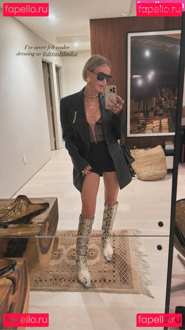 Julianne Hough Onlyfans Photo Gallery 