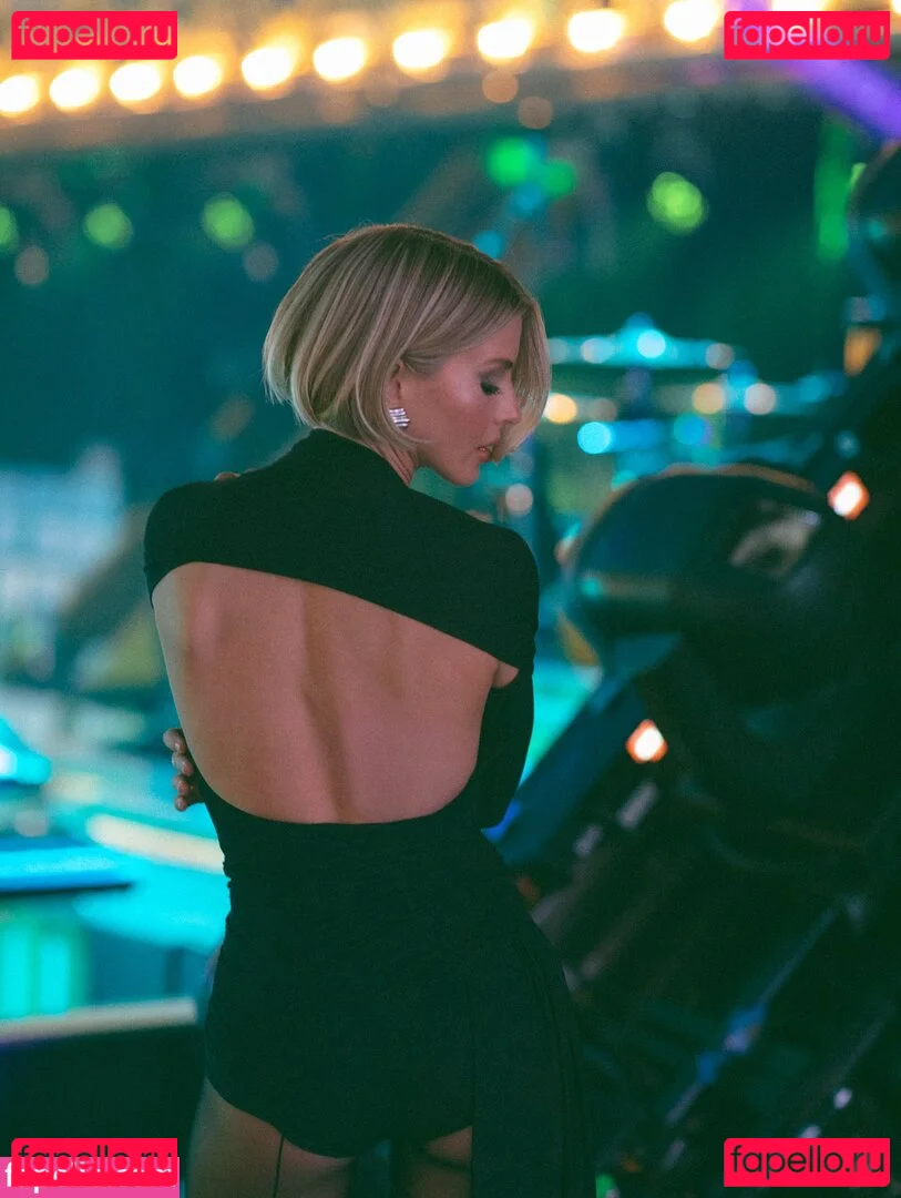 Julianne Hough Onlyfans Photo Gallery 