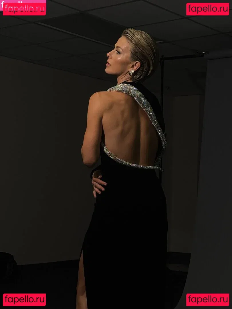 Julianne Hough Onlyfans Photo Gallery 