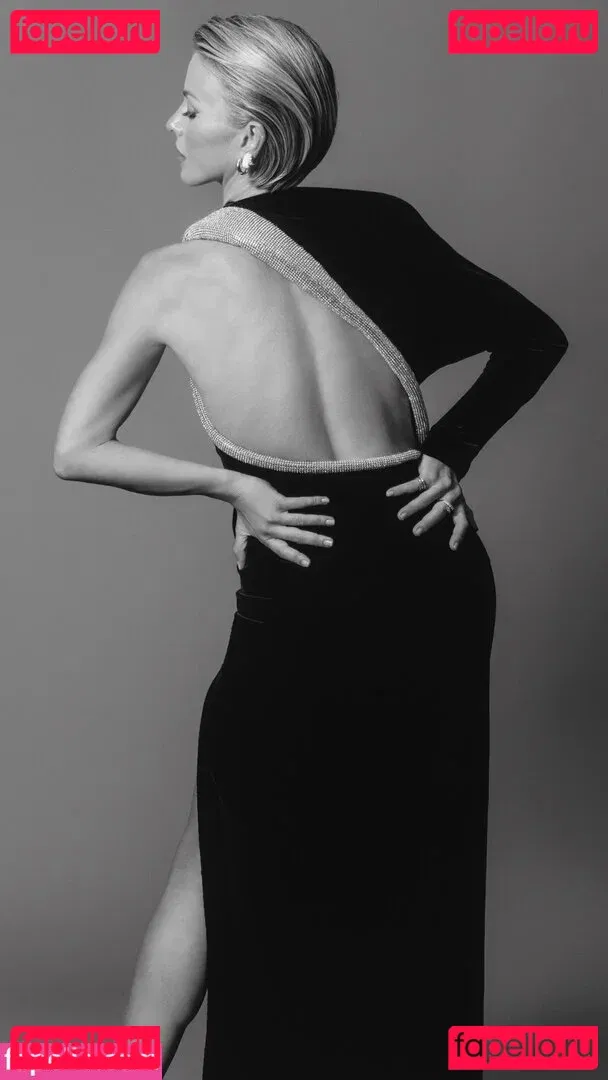 Julianne Hough Onlyfans Photo Gallery 