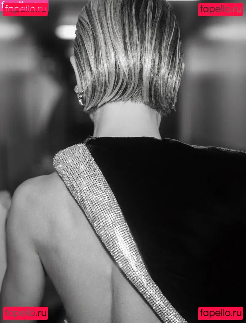 Julianne Hough Onlyfans Photo Gallery 