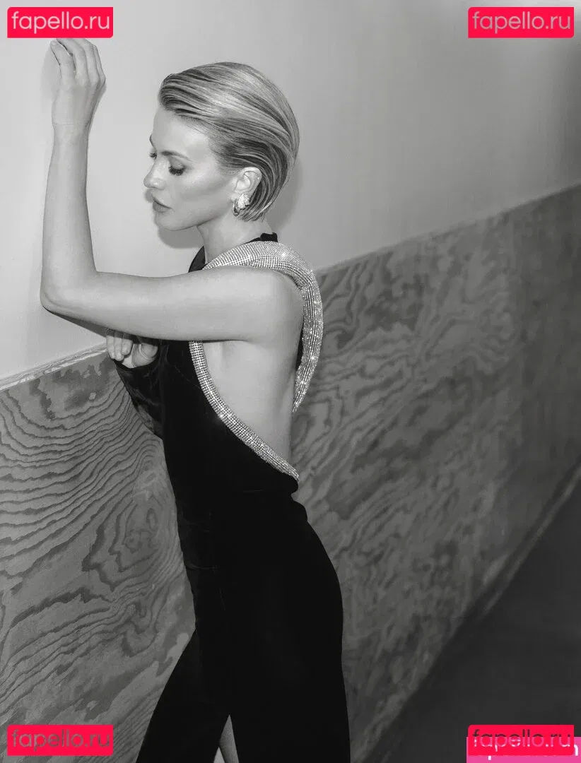 Julianne Hough Onlyfans Photo Gallery 