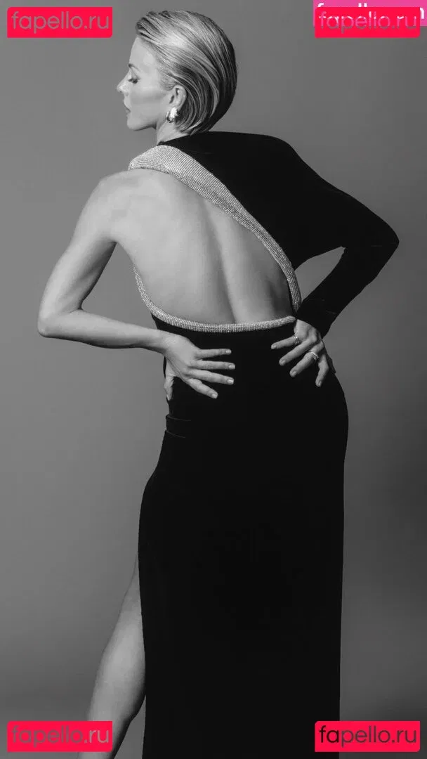 Julianne Hough Onlyfans Photo Gallery 