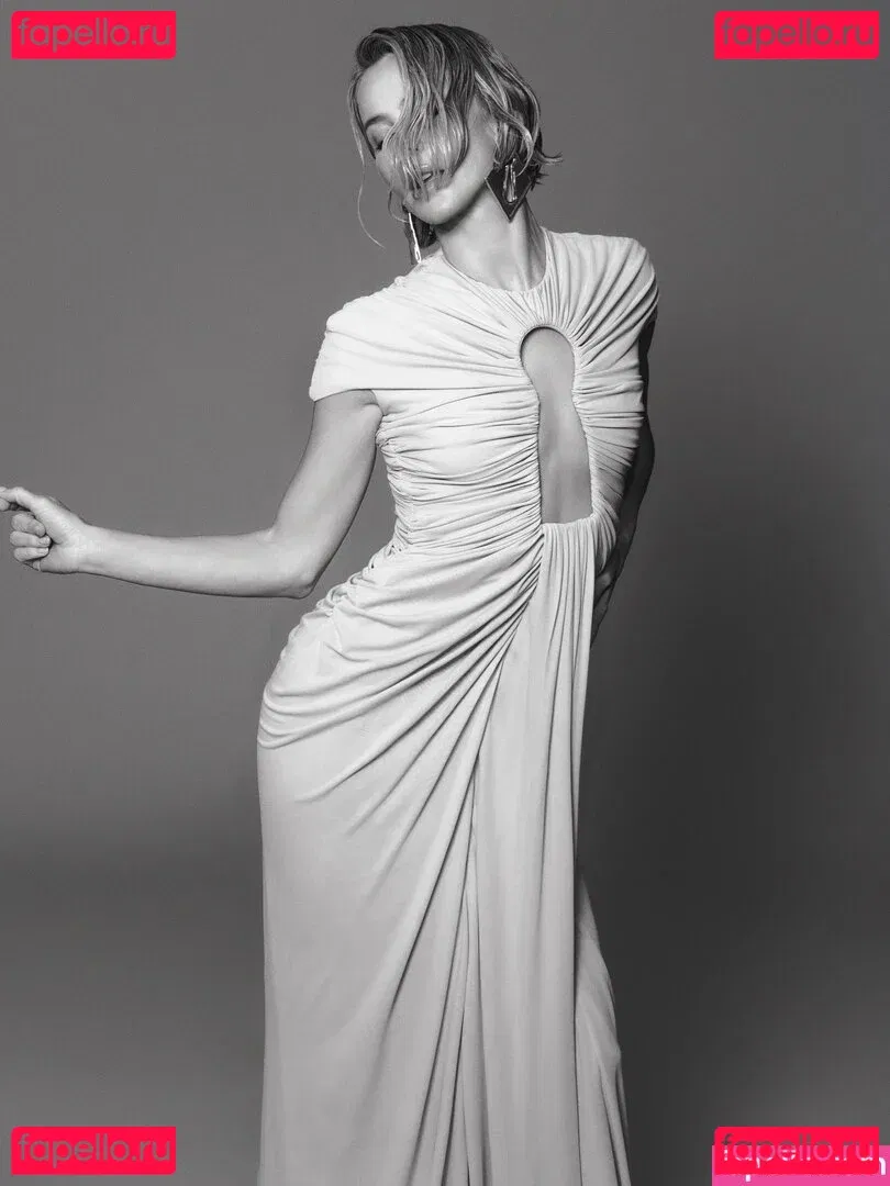 Julianne Hough Onlyfans Photo Gallery 