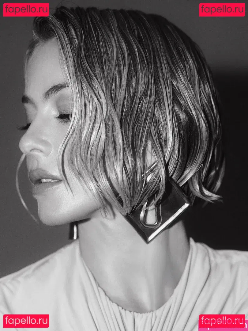 Julianne Hough Onlyfans Photo Gallery 