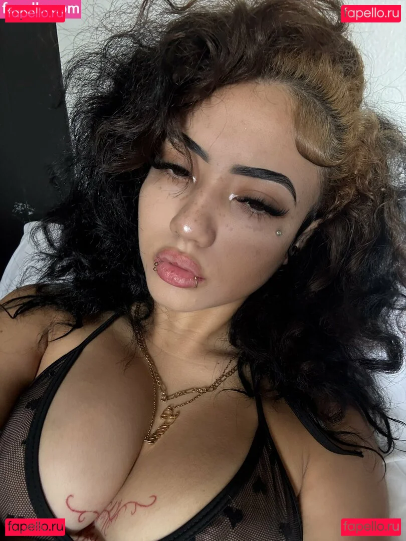 XOXO-Mercyy Onlyfans Photo Gallery 