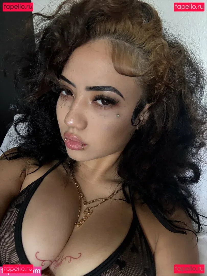 XOXO-Mercyy Onlyfans Photo Gallery 