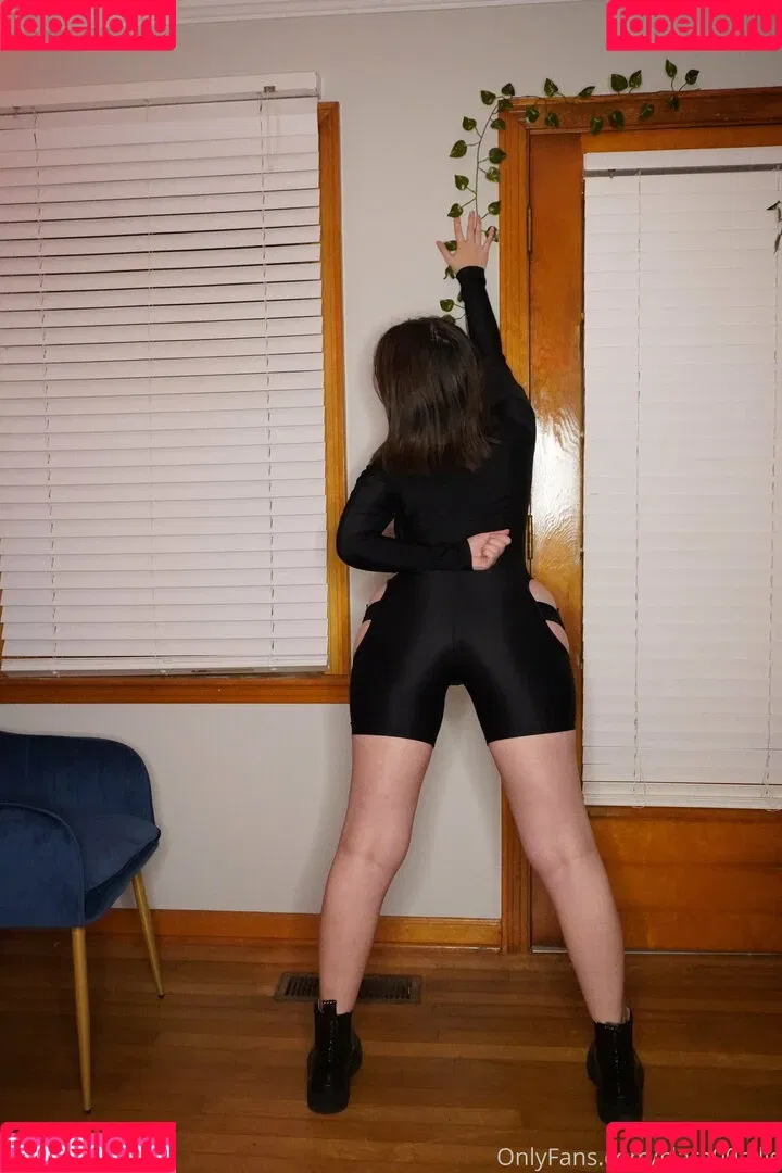 clara00ellis Onlyfans Photo Gallery 