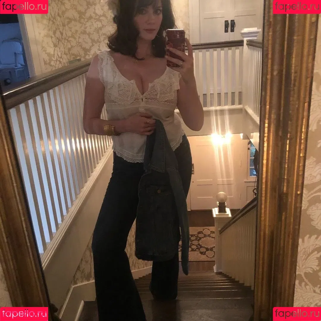 Christina Hendricks Onlyfans Photo Gallery 