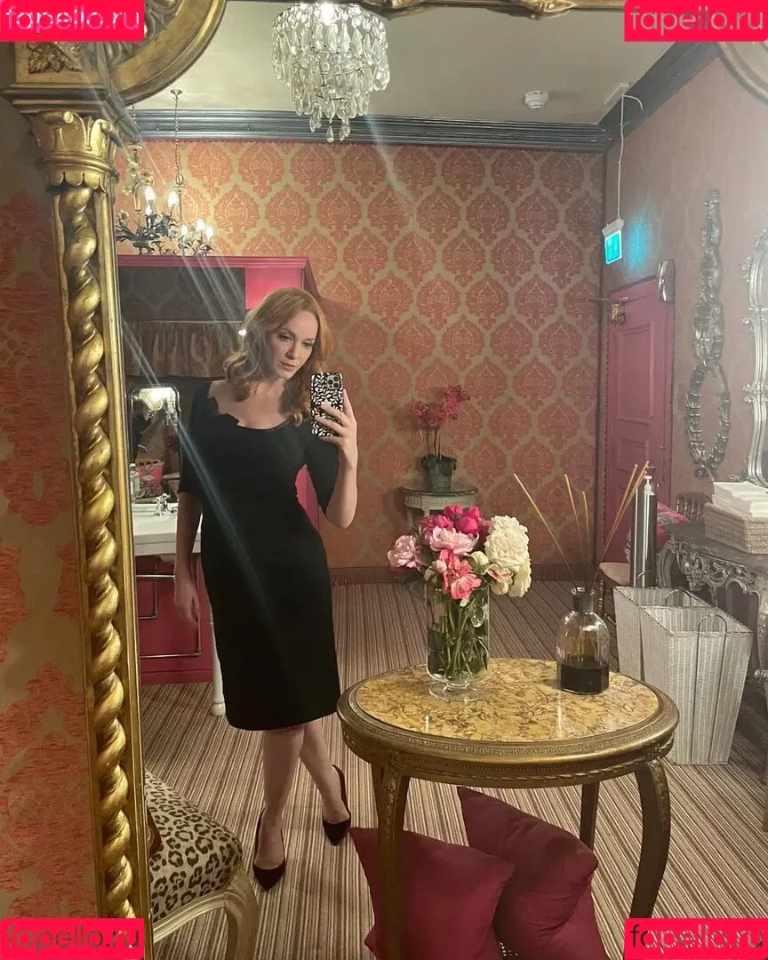 Christina Hendricks Onlyfans Photo Gallery 