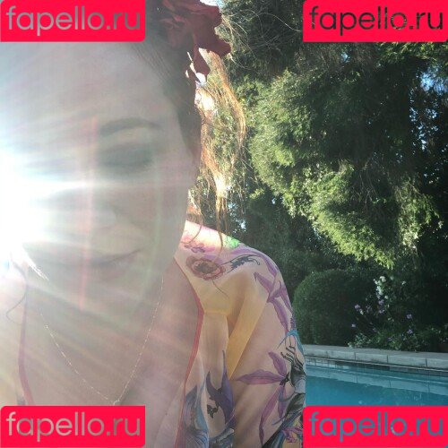 Christina Hendricks Onlyfans Photo Gallery 