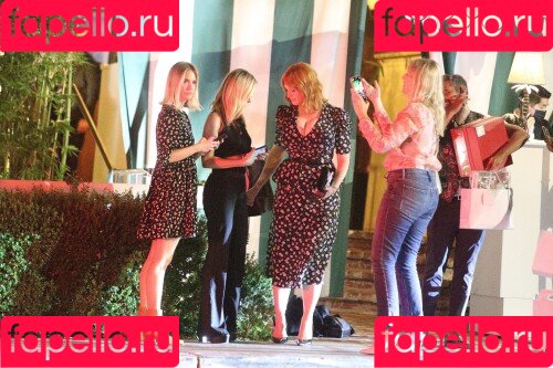 Christina Hendricks Onlyfans Photo Gallery 