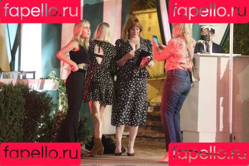 Christina Hendricks Onlyfans Photo Gallery 