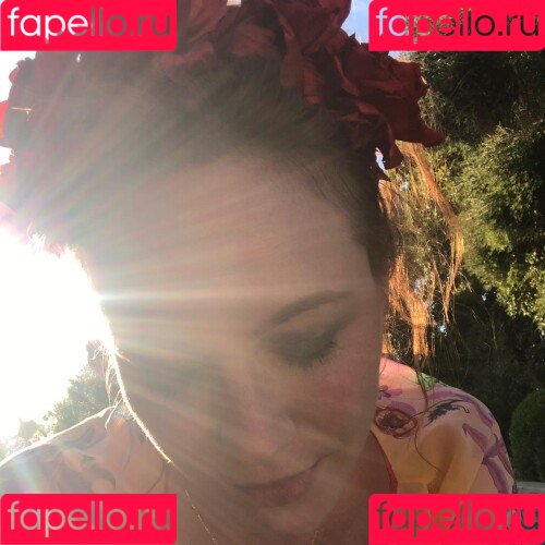 Christina Hendricks Onlyfans Photo Gallery 