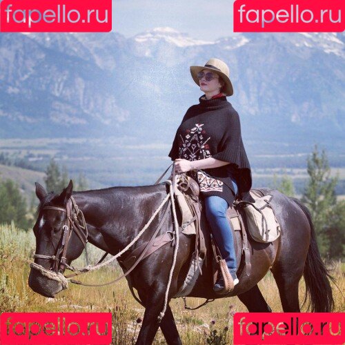 Christina Hendricks Onlyfans Photo Gallery 