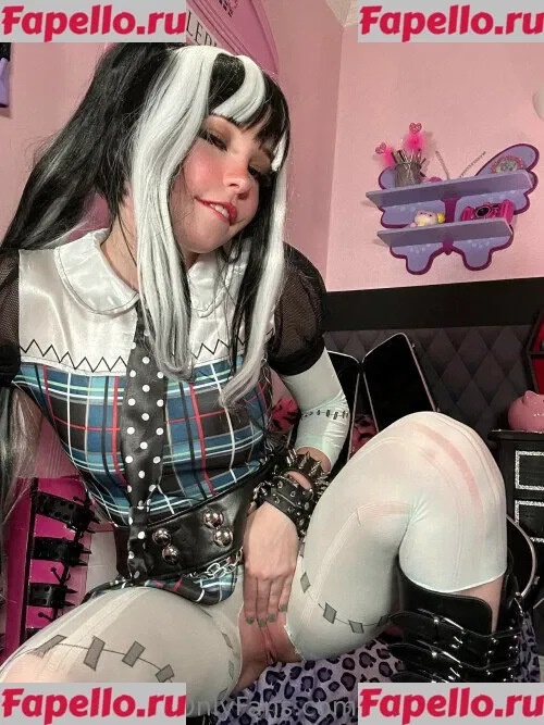 Belle Delphine Onlyfans Photo Gallery 