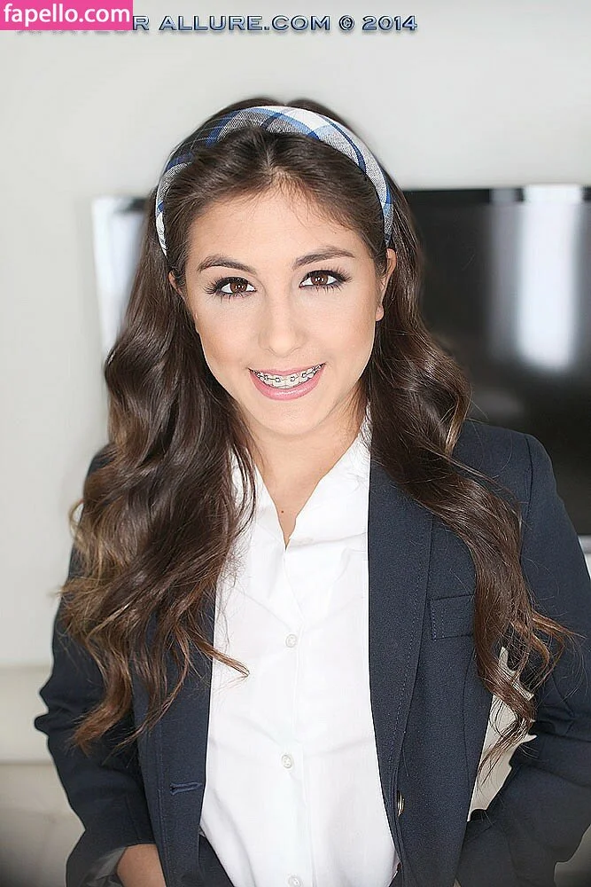 Natalie Monroe Onlyfans Photo Gallery 