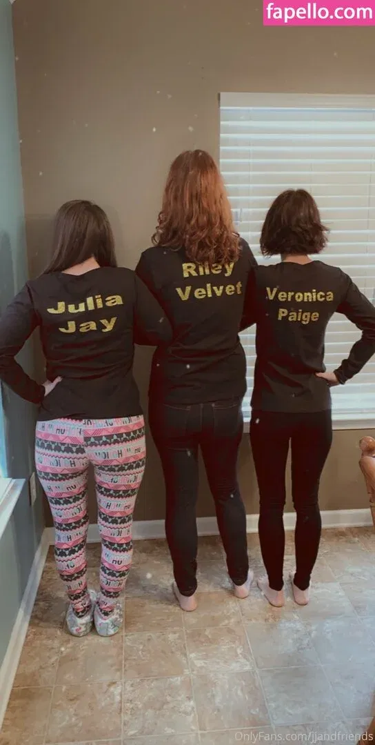 jjandfriends Onlyfans Photo Gallery 