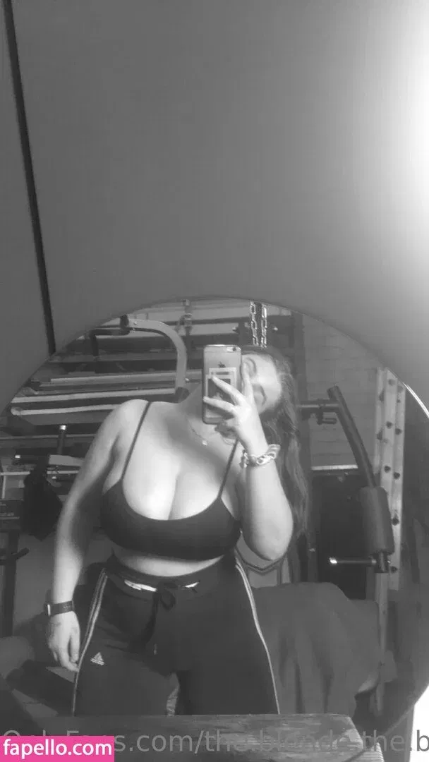 the.blonde.the.brunette Onlyfans Photo Gallery 