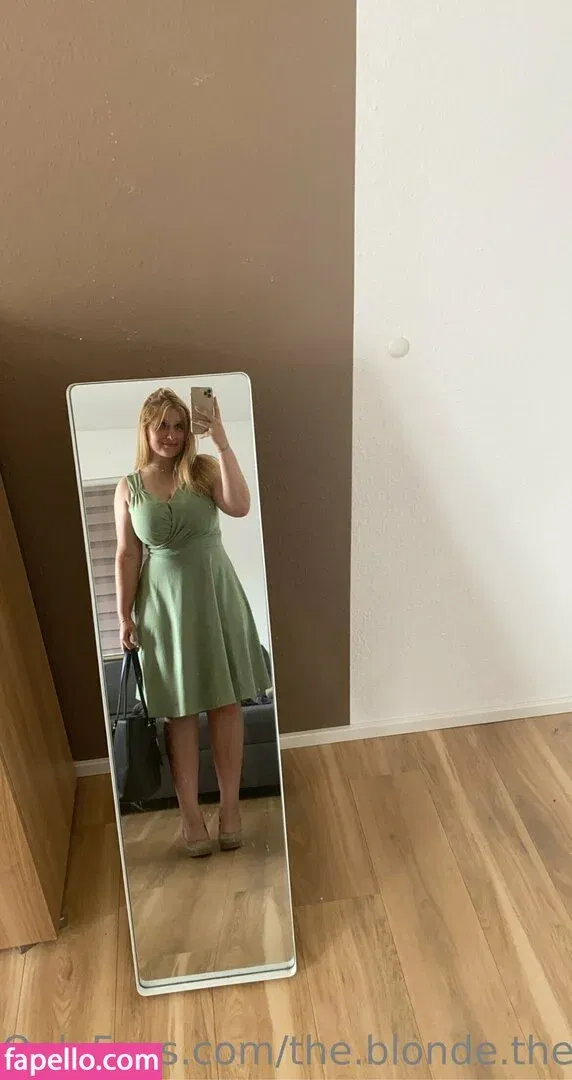 the.blonde.the.brunette Onlyfans Photo Gallery 