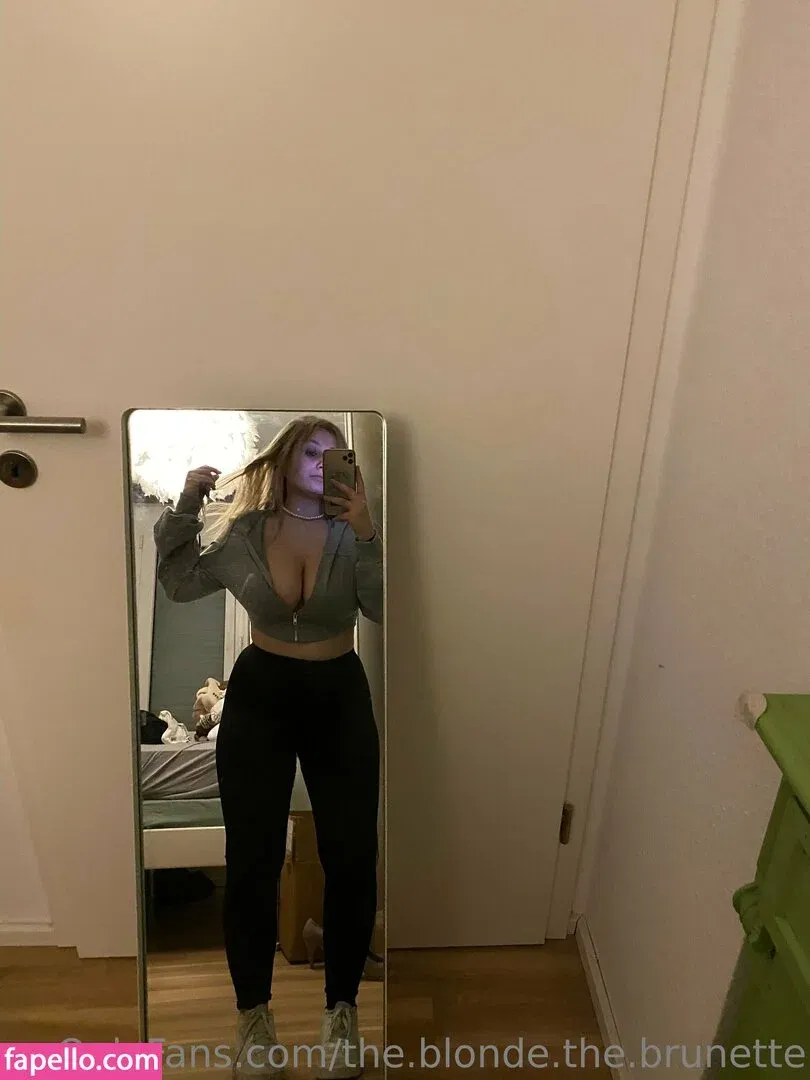 the.blonde.the.brunette Onlyfans Photo Gallery 