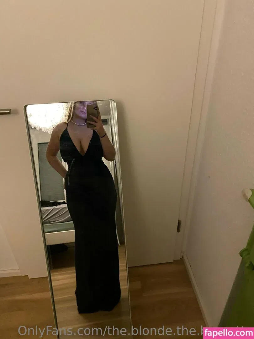 the.blonde.the.brunette Onlyfans Photo Gallery 