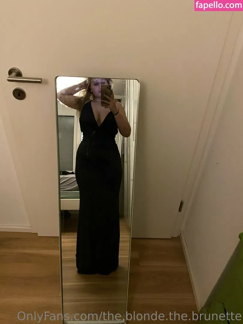 the.blonde.the.brunette Onlyfans Photo Gallery 