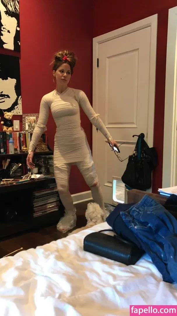 Kate Beckinsale Onlyfans Photo Gallery 