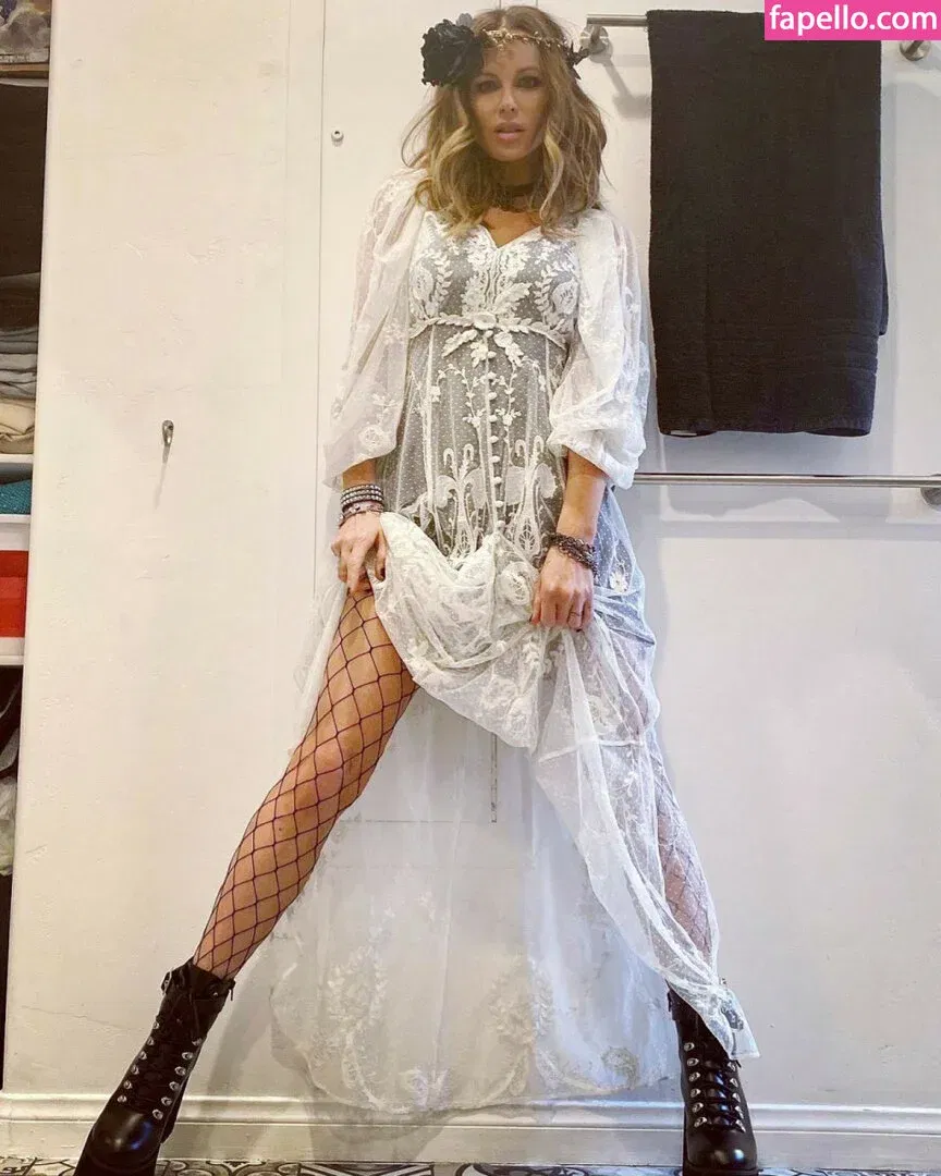 Kate Beckinsale Onlyfans Photo Gallery 